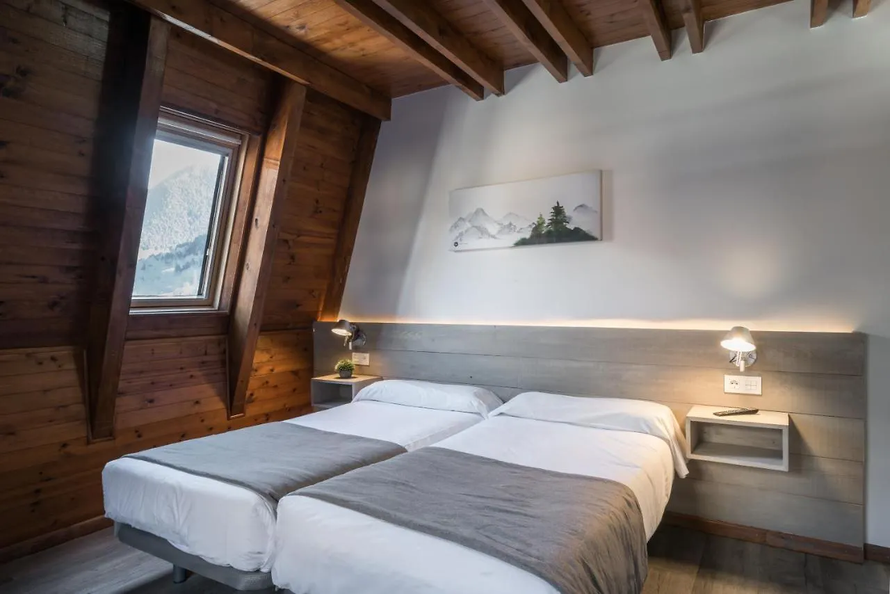 **  Hotel Snoe Mont Romies Salardu Spain