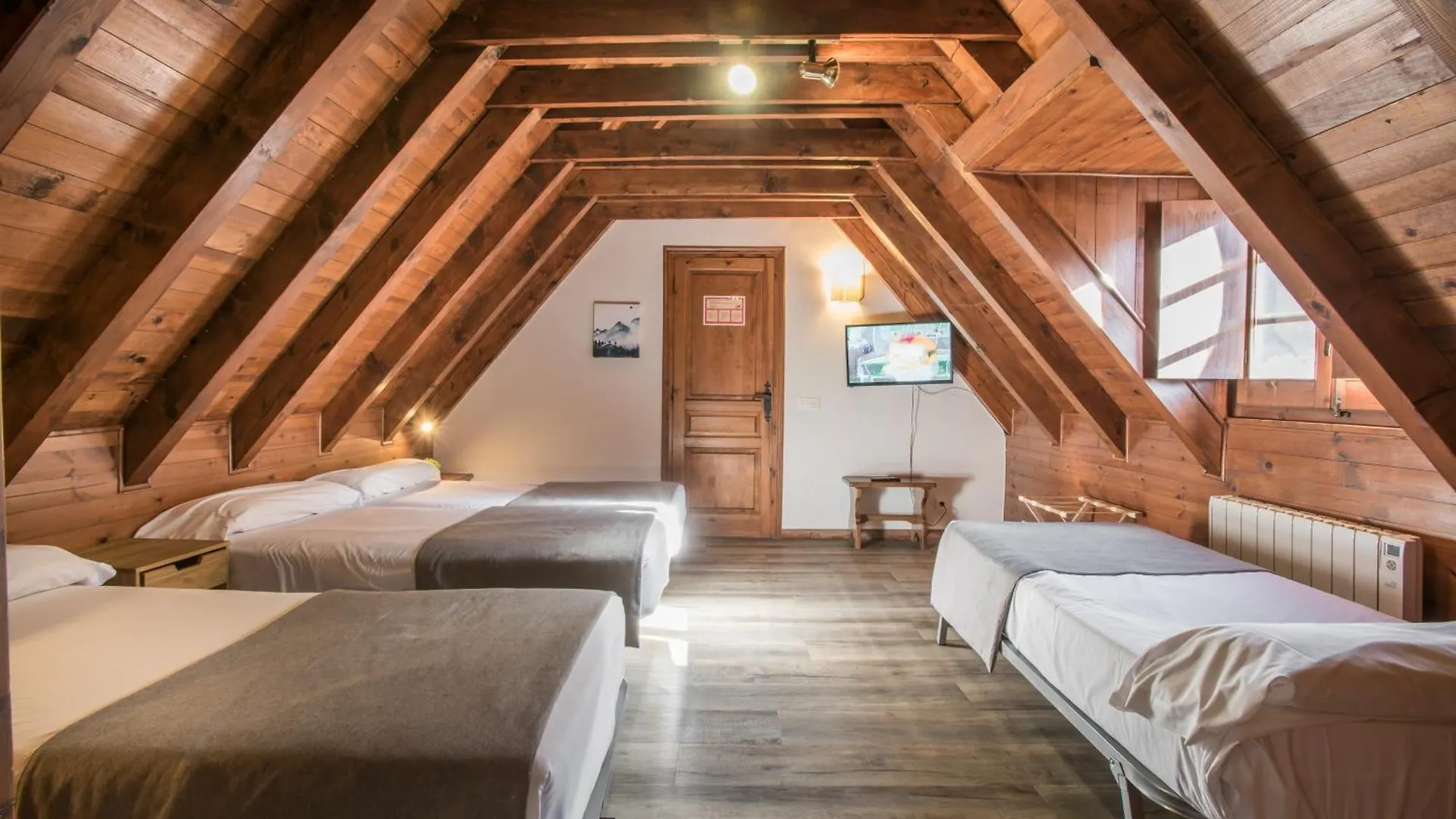 Hotel Snoe Mont Romies Salardu Spain