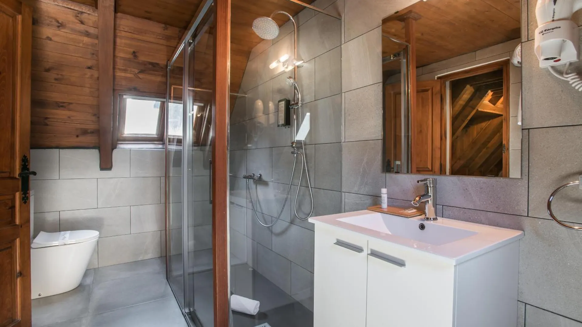 Hotel Snoe Mont Romies Salardu