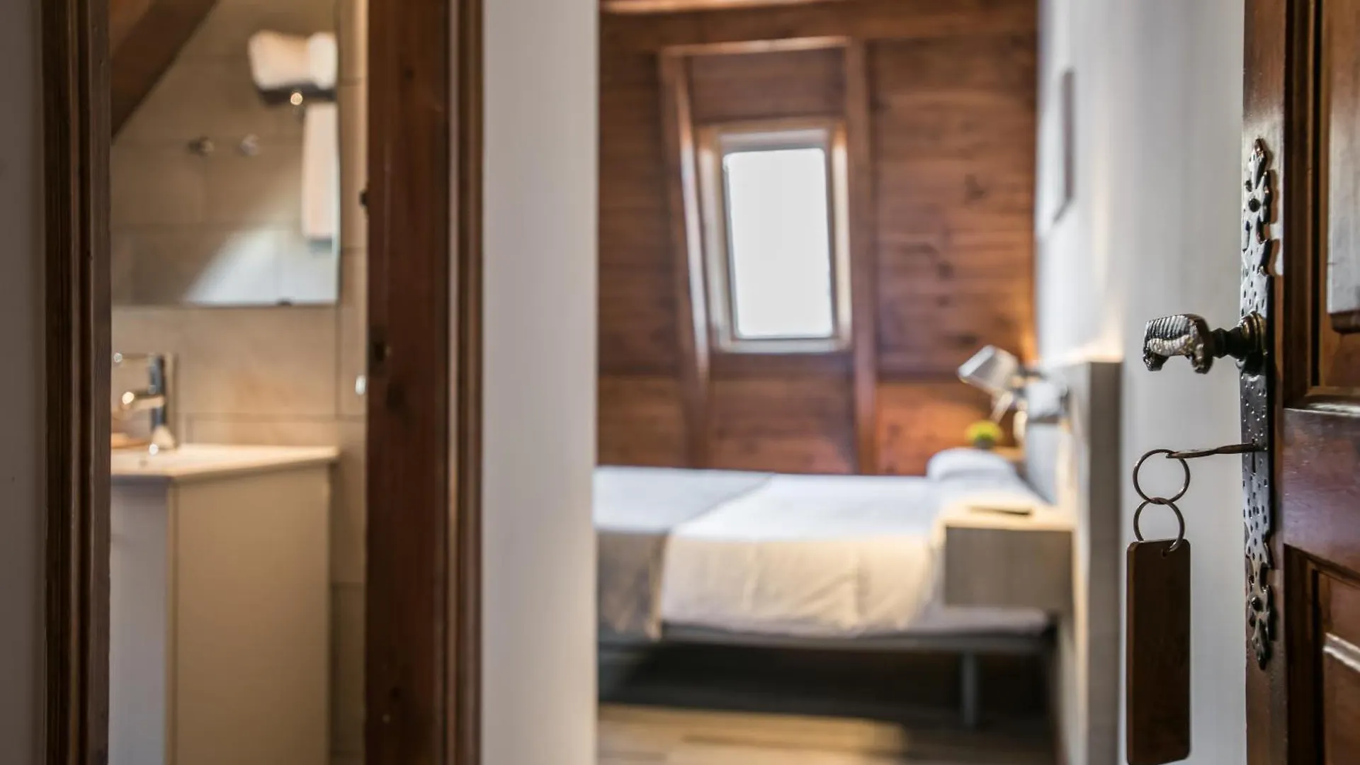 **  Hotel Snoe Mont Romies Salardu Spain