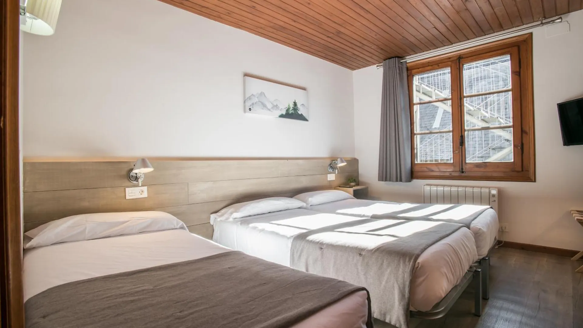Hotel Snoe Mont Romies Salardu Spain